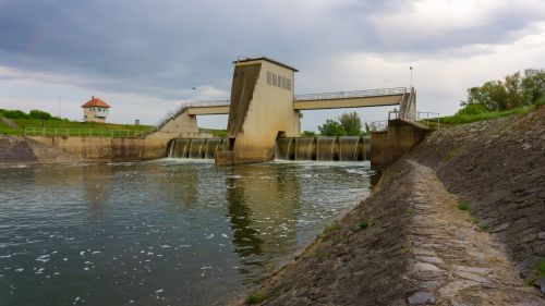 Dam on the Kettos-Koros River near Bekes - duzzaszto gat